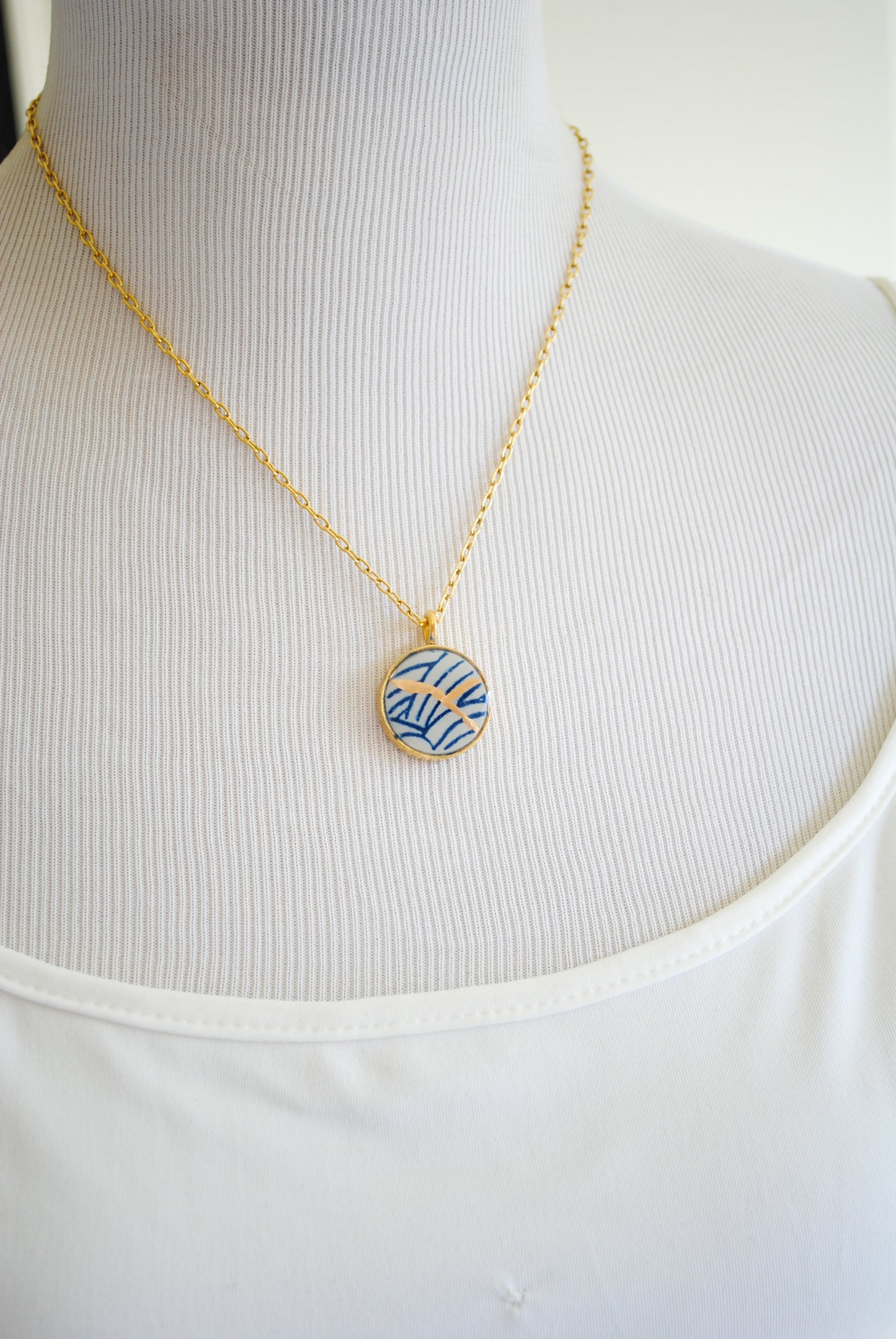 Kintsugi Inspired Pendants - Kintsugi Necklace Round, blue wave and carpe