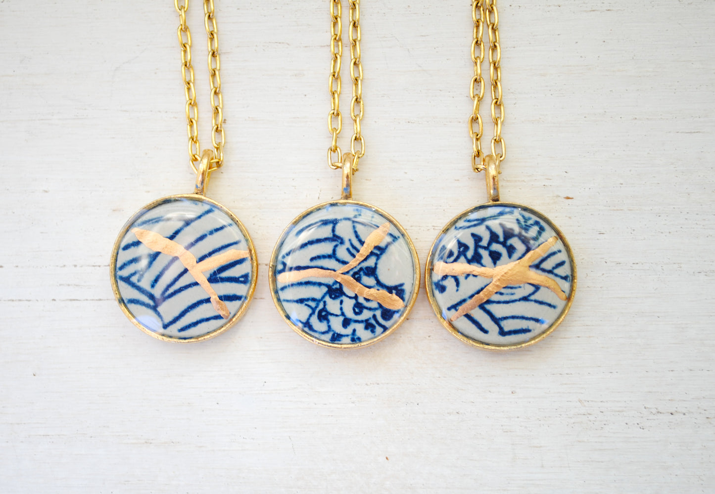 Kintsugi Inspired Pendants - Kintsugi Necklace Round, blue wave and carpe