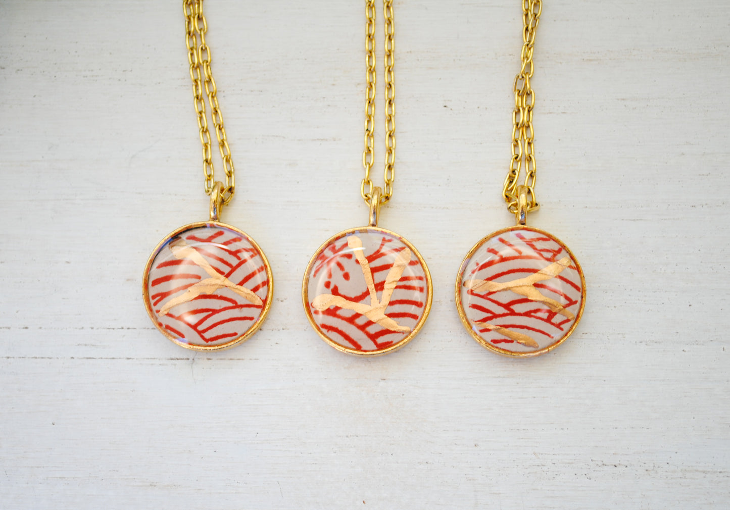 Kintsugi Inspired Pendants - Kintsugi Necklace Round, red wave