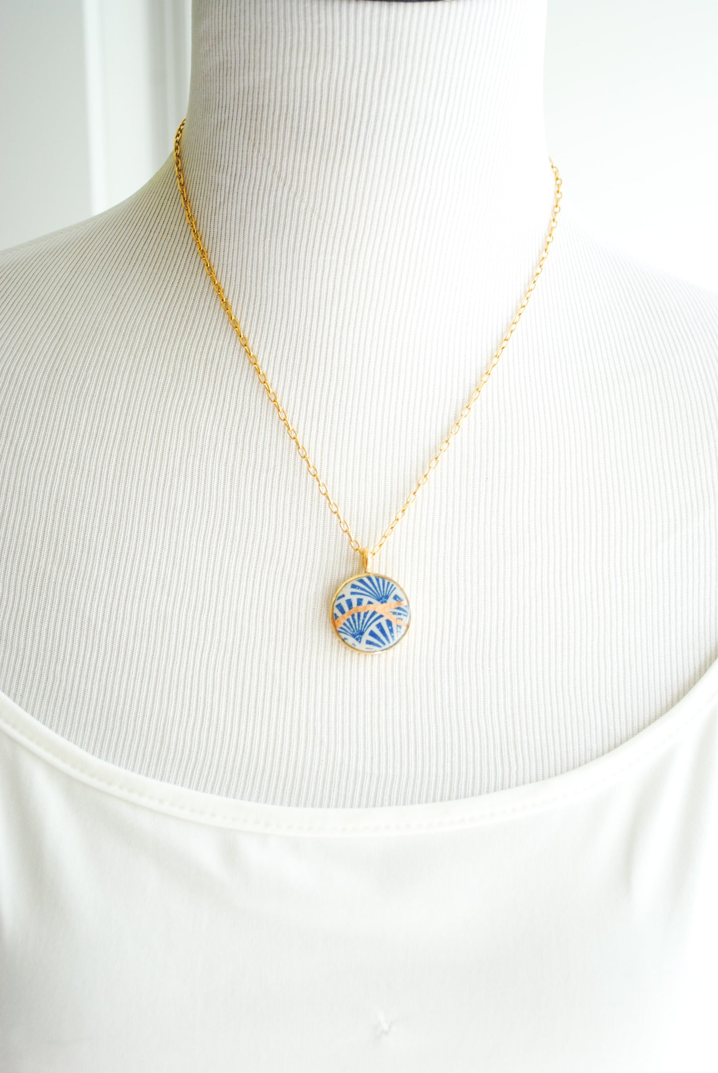 Kintsugi Inspired Pendants - Kintsugi Necklace Round, blue fan