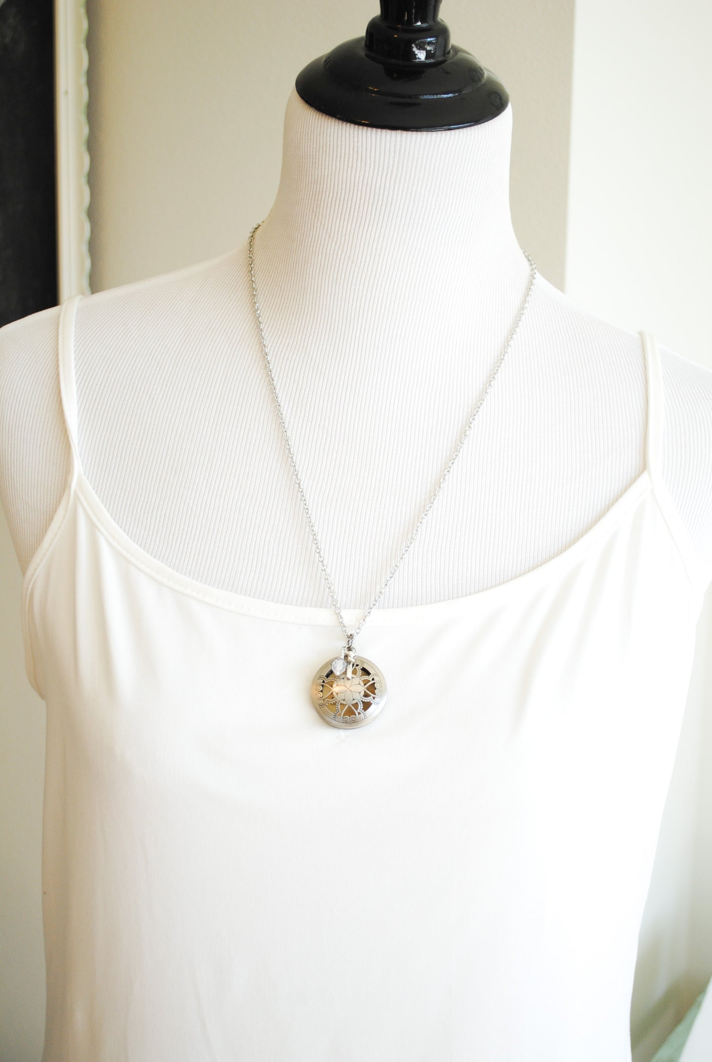 He heals the brokenhearted and binds up their wounds - Psalm 147:3 - Bereavement Gift - Memorial Locket, Faith Jewelry, Christian Locket