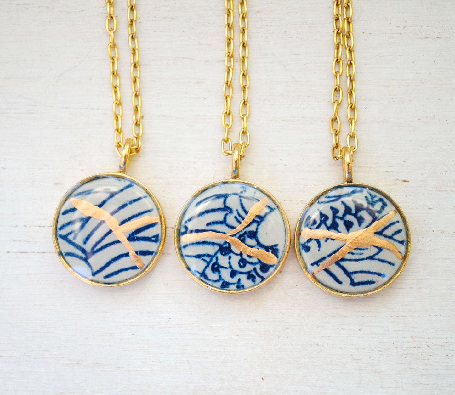 Kintsugi Inspired Pendants - Kintsugi Necklace Round, blue wave and carpe