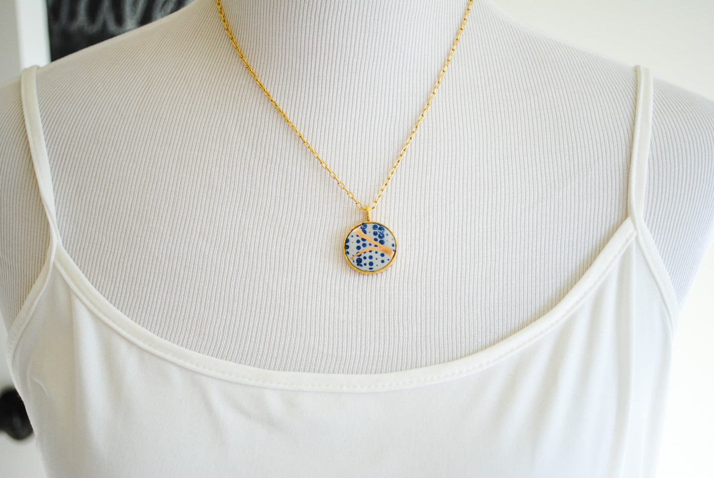 Kintsugi Inspired Pendants - Kintsugi Necklace Round, blue dots