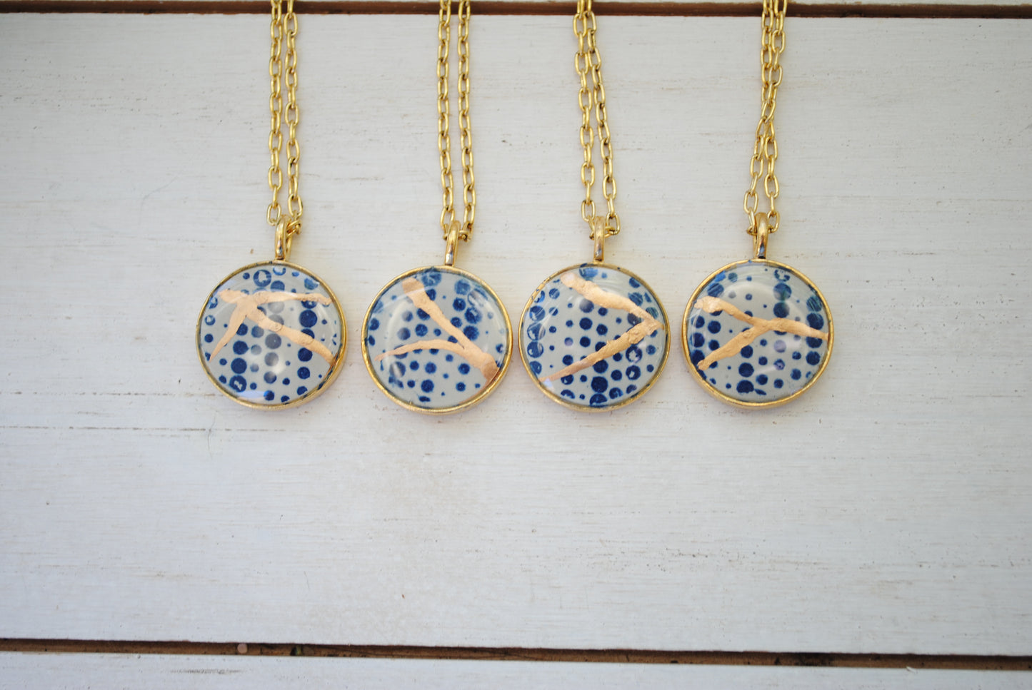 Kintsugi Inspired Pendants - Kintsugi Necklace Round, blue dots