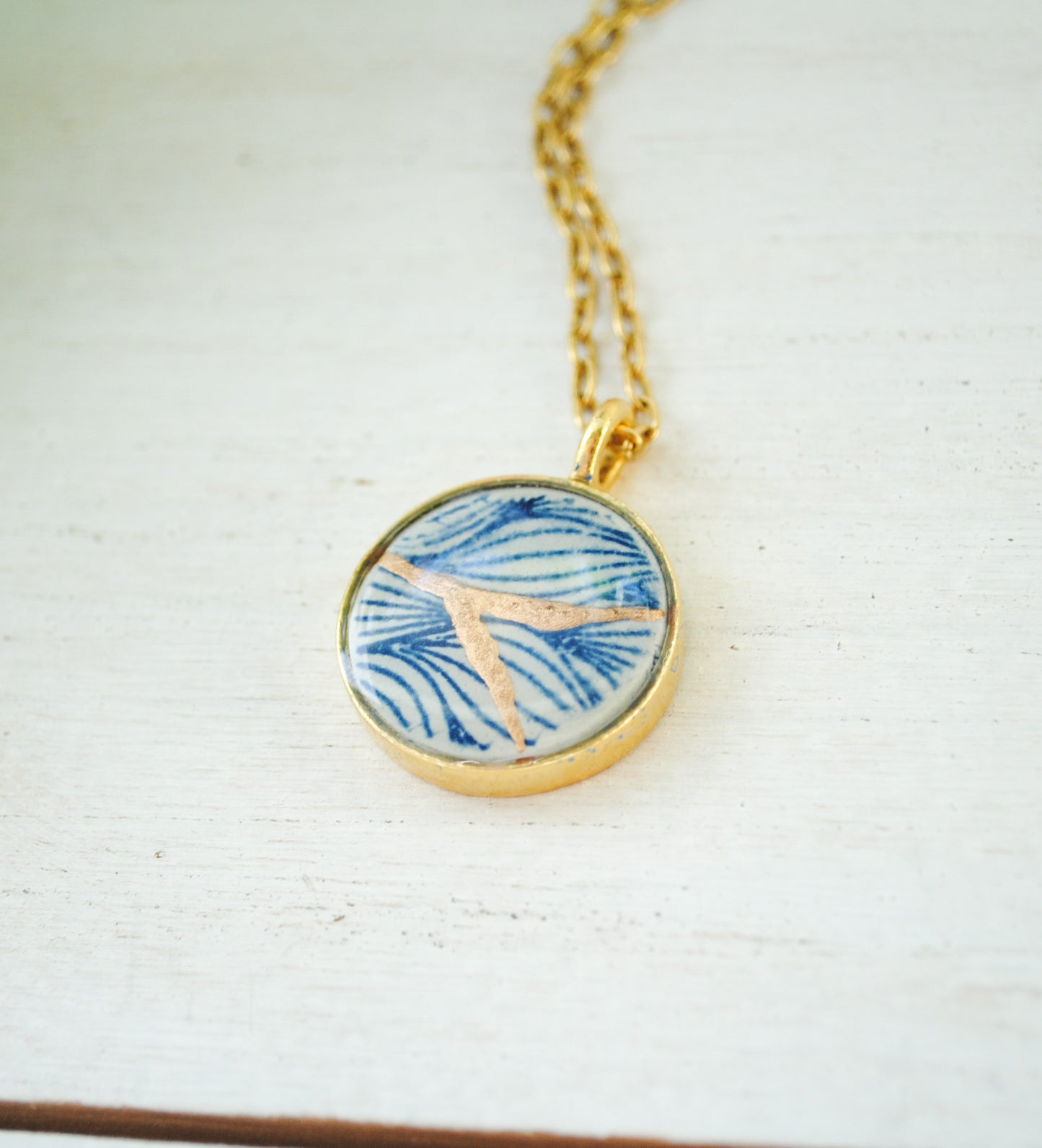 Kintsugi Inspired Pendants - Kintsugi Necklace Round, blue petal