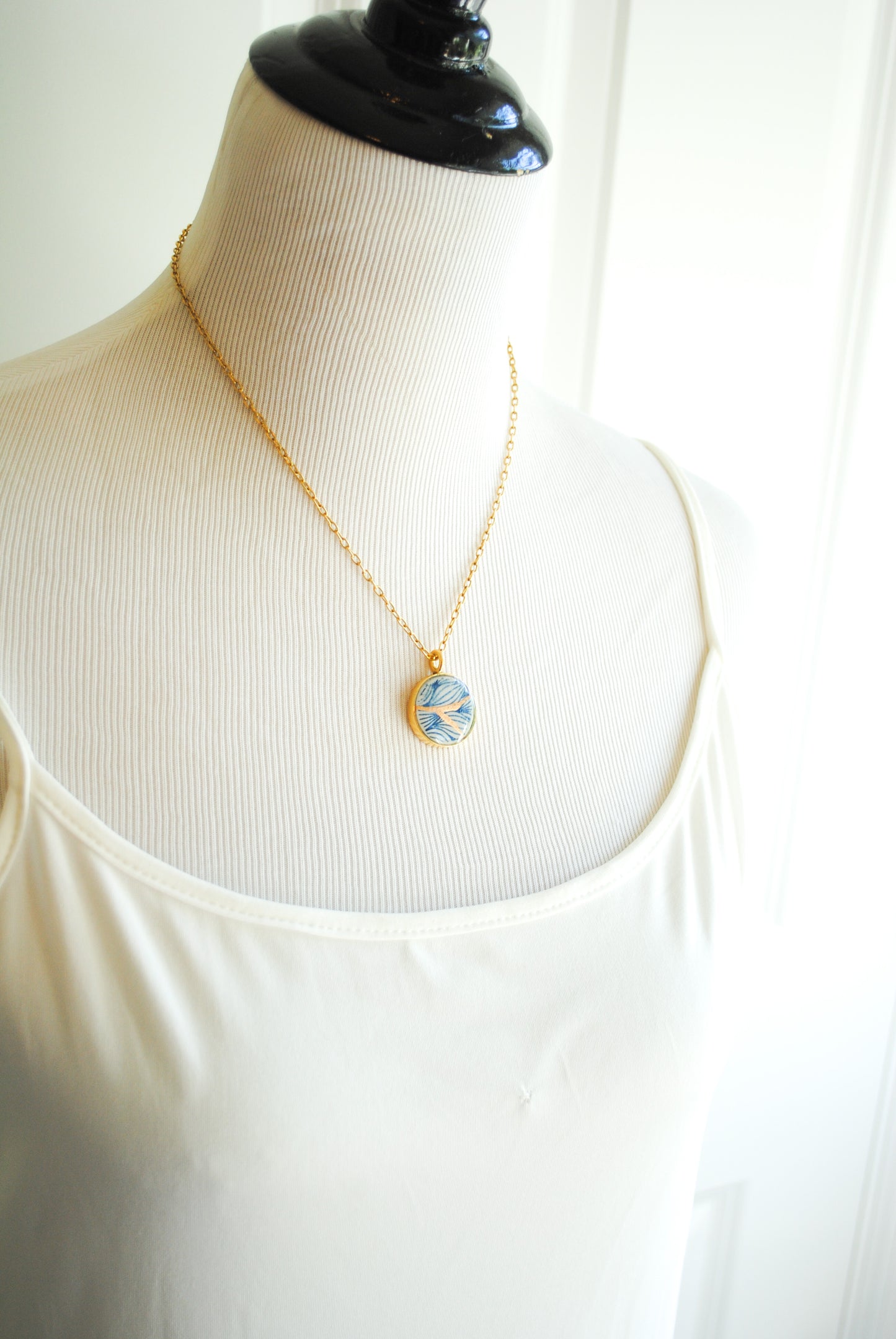 Kintsugi Inspired Pendants - Kintsugi Necklace Round, blue petal