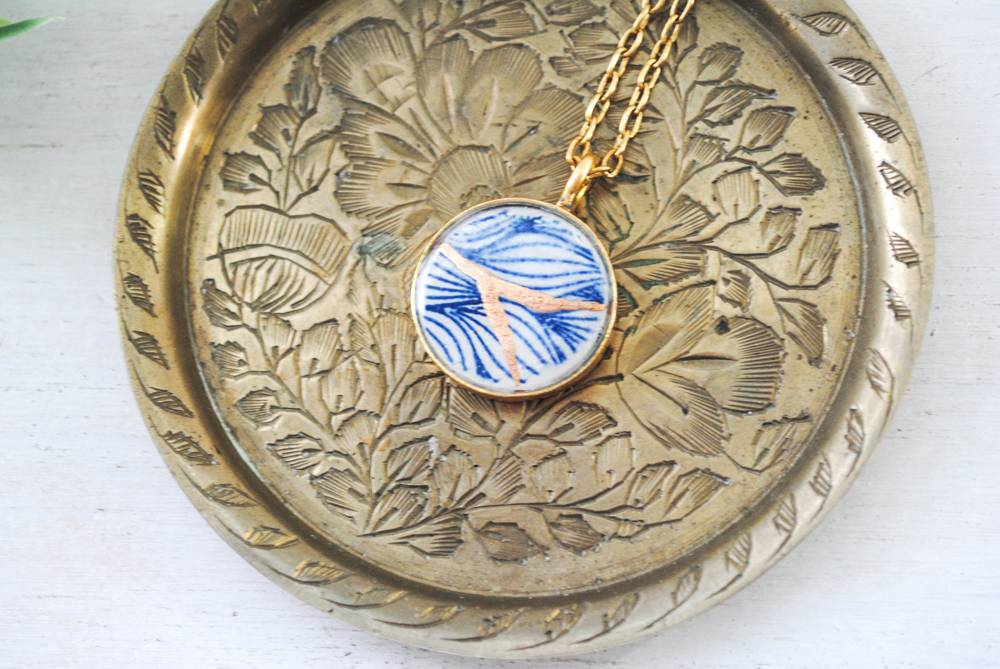 Kintsugi Inspired Pendants - Kintsugi Necklace Round, blue petal