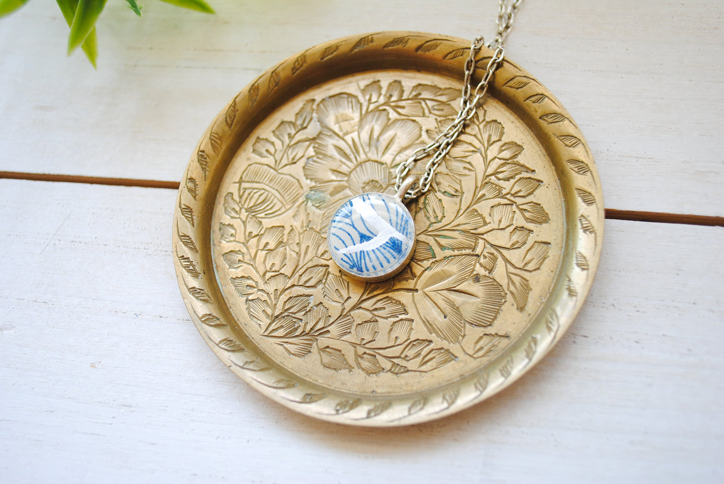 Kintsugi Inspired Pendants - Kintsugi Necklace Round, blue petal, silver small