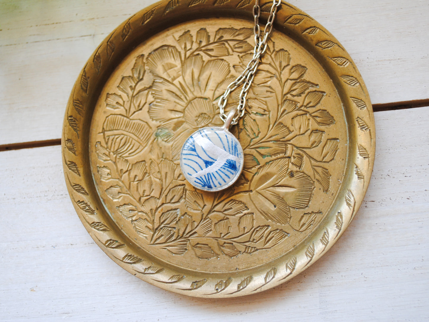 Kintsugi Inspired Pendants - Kintsugi Necklace Round, blue petal, silver small