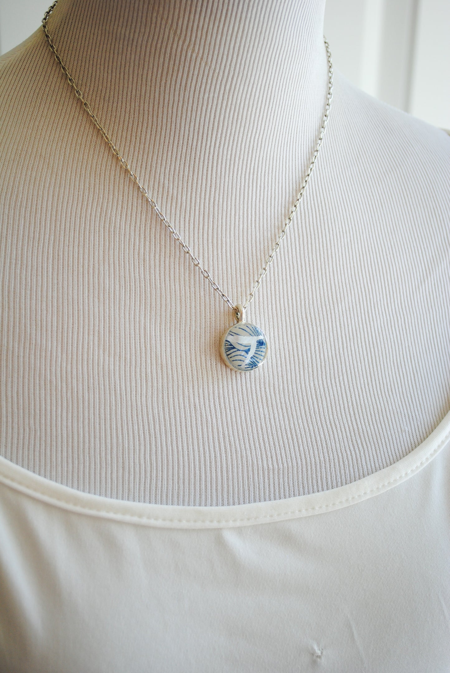 Kintsugi Inspired Pendants - Kintsugi Necklace Round, blue petal, silver small