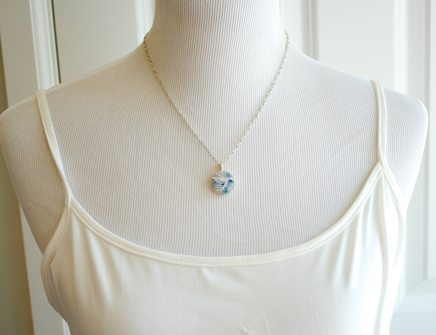 Kintsugi Inspired Pendants - Kintsugi Necklace Round, blue petal, silver small