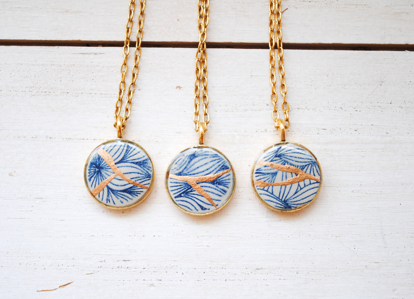 Kintsugi Inspired Pendants - Kintsugi Necklace Round, blue petal