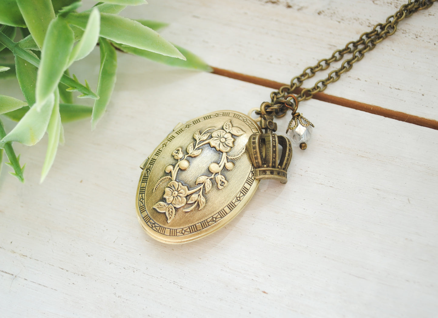 I am the daughter of a King - Women's Locket - Christian Jewelry, Faith Jewelry, Quote Necklace